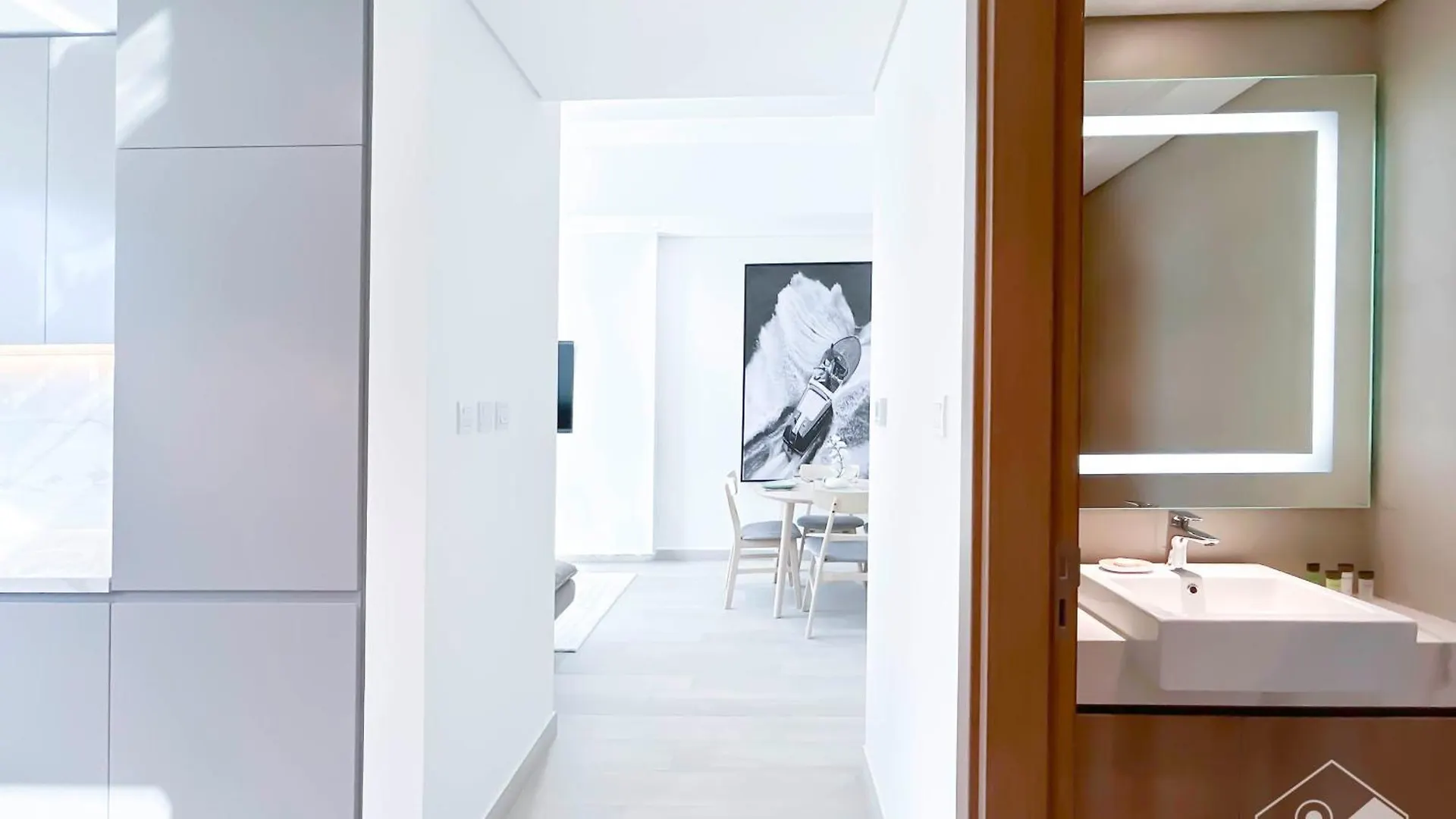 Апартаменты Luxurious 1-Br Apt With Balcony In Azizi Fawad Дубай ОАЭ