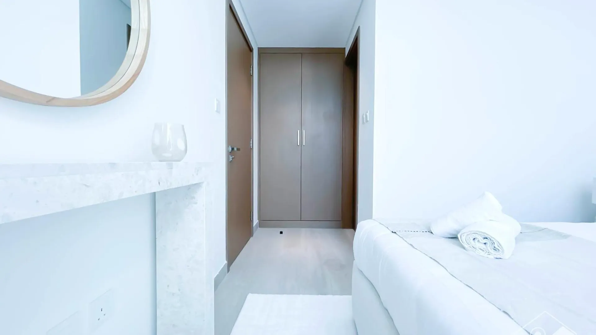 Luxurious 1-Br Apt With Balcony In Azizi Fawad Dubaj Apartmán